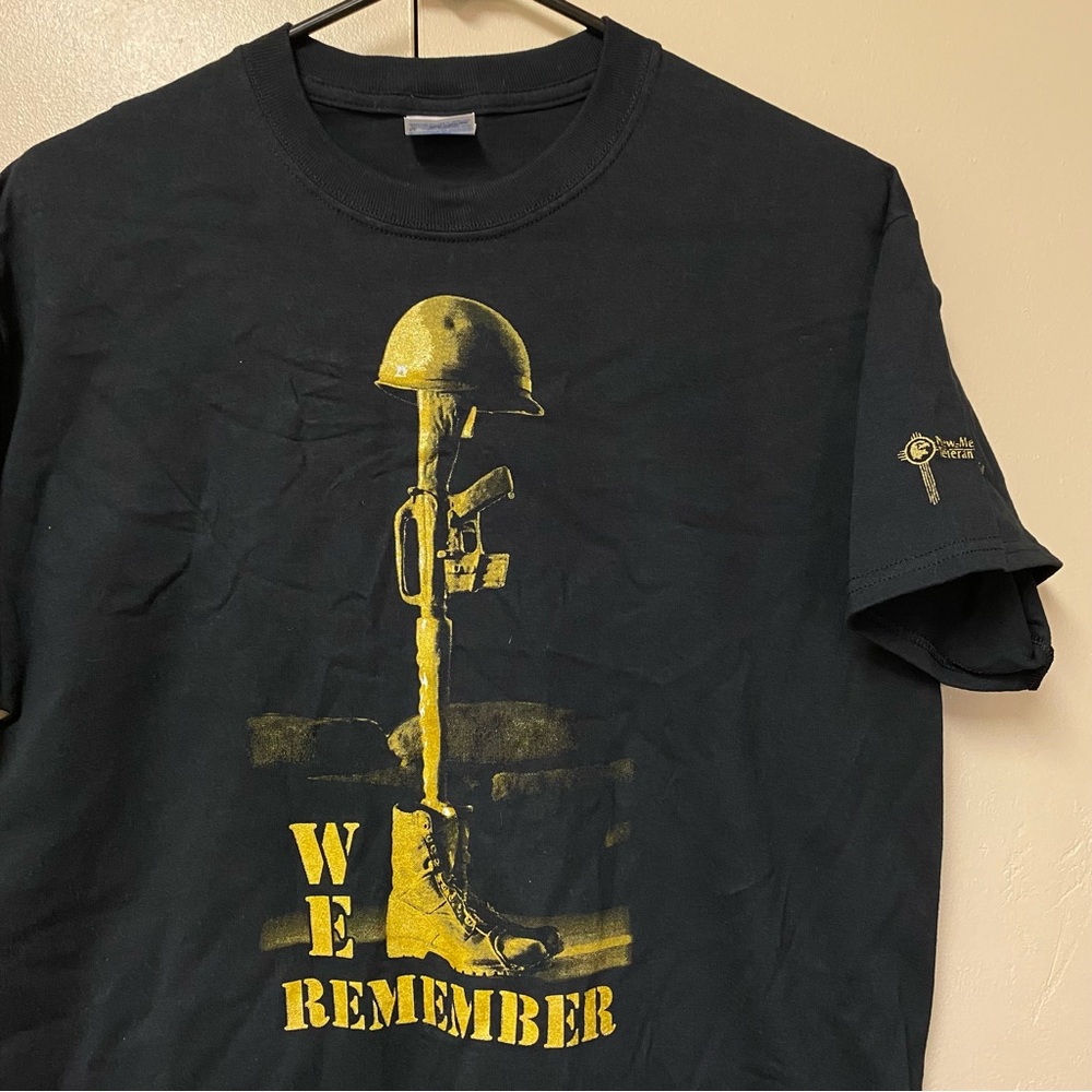 Vintage veterans memorial shirt military we remember tee size medium